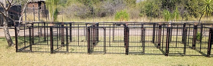 Lambing pens for sheep ewes and lambs